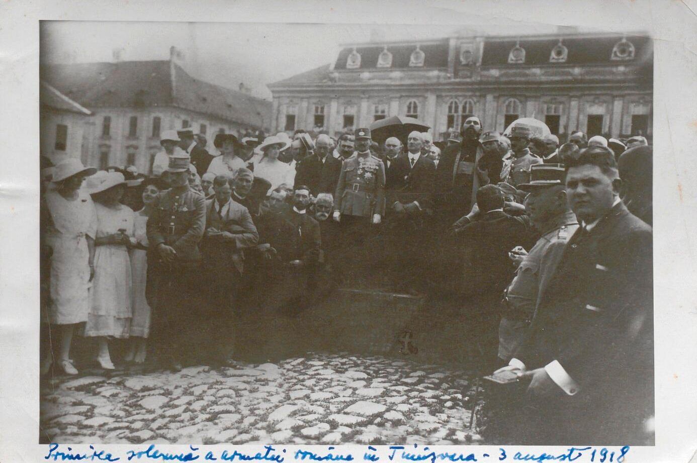 Timișoara, 3 august 1919: primirea solemnă a armatei române în oraș (pe fotografie, anul a fost scris greșit: 1918). Sursa: DiFMOE.